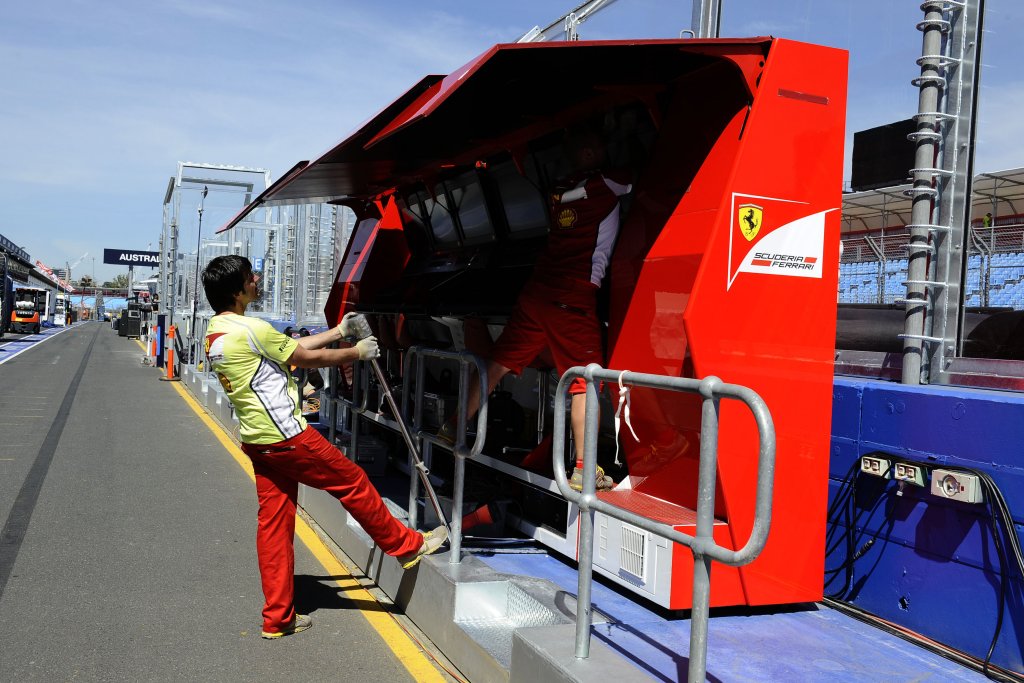 Mere udsigt i pitten
(Foto: Ferrari)